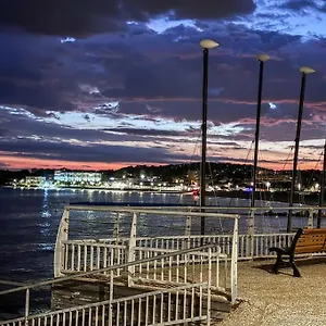 https://villa-la-maison-de-vaina-et-marius.fr-provencehotel.com